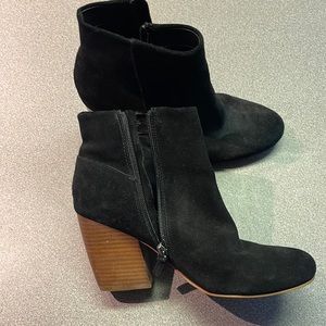Women’s Crown original Black boots, size 7 1/1 M.